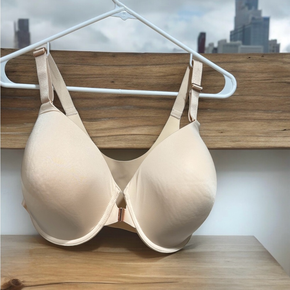 SOMA 38DDD/F VANISHING
360 Perfect Coverage Front Close Bra new without tags
